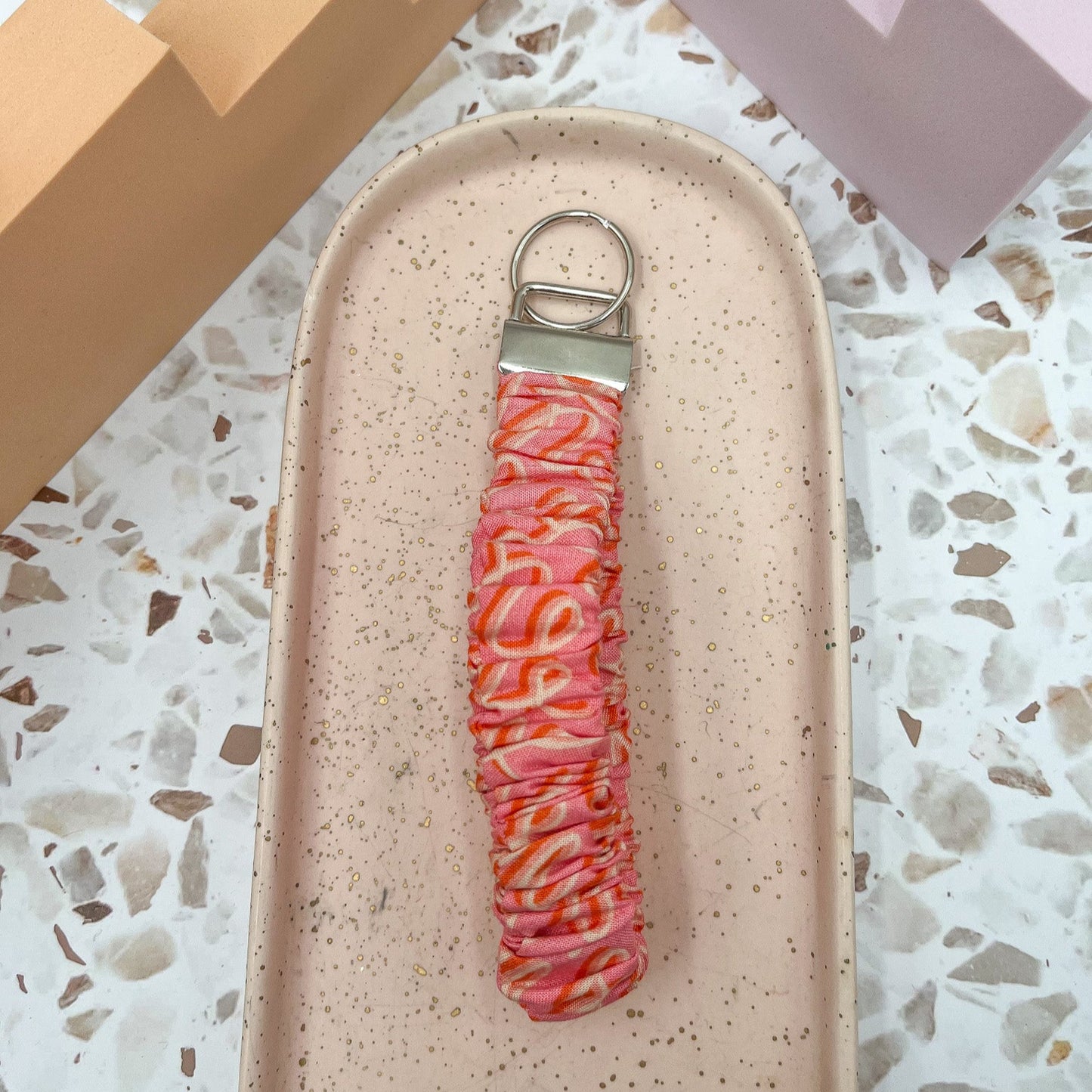 Pink/orange squiggle scrunchlet