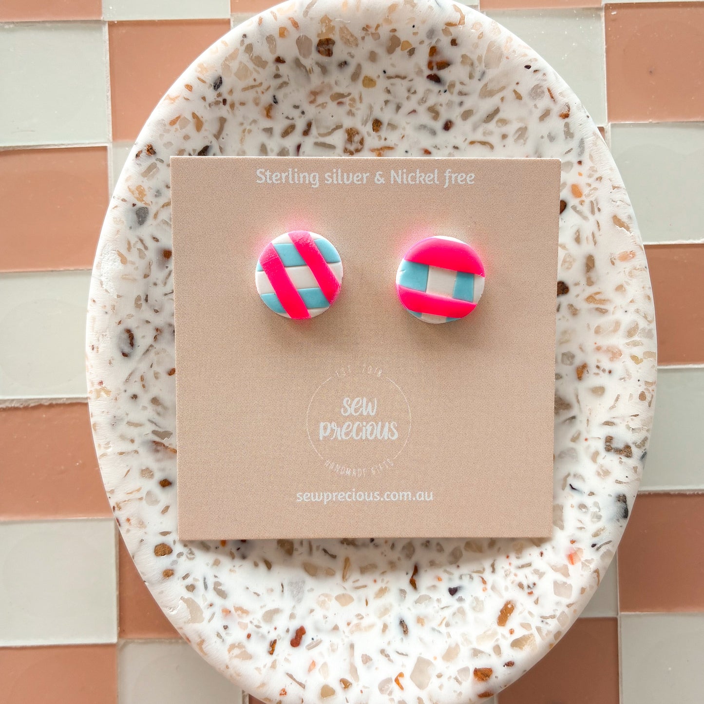 Bubblegum picnic studs