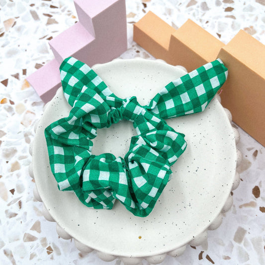 Lrg Green gingham scrunchie bow