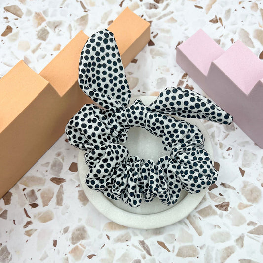 Speckle scrunchie bow
