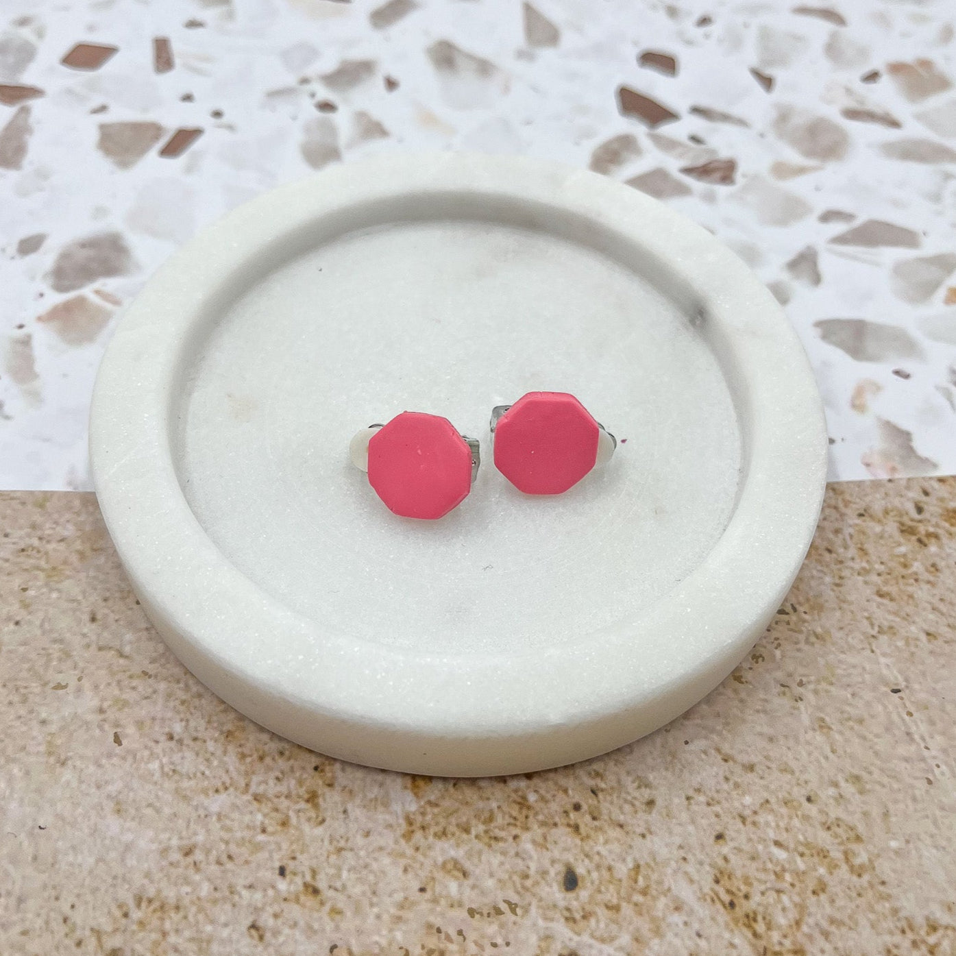 Hot pink hexagon - CLIP ONS